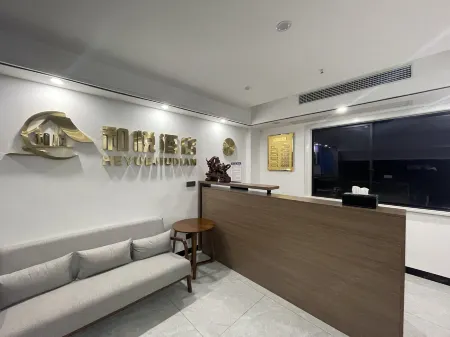 Linxiang Heyue Hotel