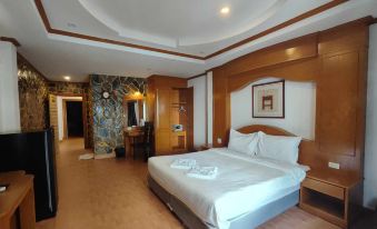 ROCK SHORE PATONG