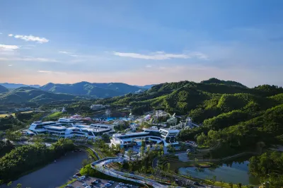 Aeson Gilman Resort Hotels near Wu Changshuo Former Residence