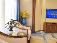 YingJiang SHIMIWADI Hotel Отели рядом с достопримечательностью «Yingjiang Administration Management School»