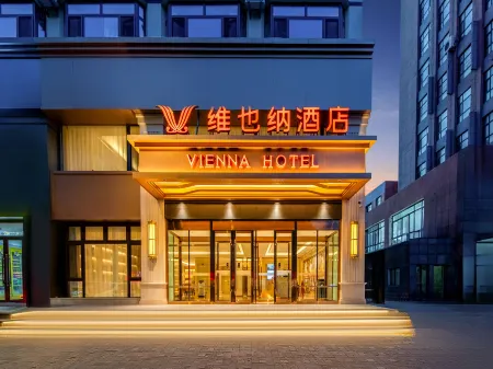 Vienna Hotel (Chaoyang Passenger Transport Center Youyi Street) Отели рядом со станцией Chaoyang Railway Station