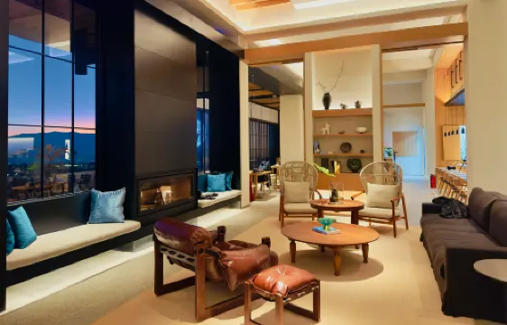 Fuxian Lake Chantilly Hotel & Restaurant