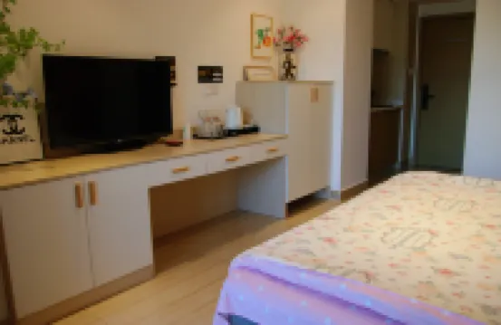 Ranan Hot Spring Homestay (Tangquangong Starry Sky Water World) Hotels near Fenghuangling