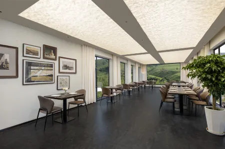 That wild river mountain (Nalati scenic area shop) Отели рядом с достопримечательностью «Nalati Raspberry Town»