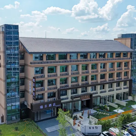 Ruifeng Hotel (Neijiang Normal University North High-speed Rail Branch)