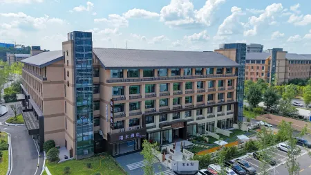 Ruifeng Hotel (Neijiang Normal University) Отели рядом с достопримечательностью «Neijiang Health and Health Vocational College»