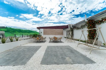 Morning Hotel (Abazhou Ngawa)