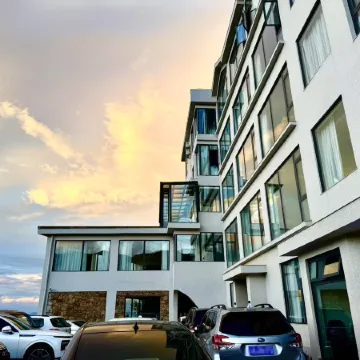 180 degree mountain view boutique vacation homestay at a glance