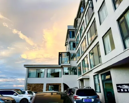 180 degree mountain view boutique vacation homestay at a glance فنادق في شينبينغ