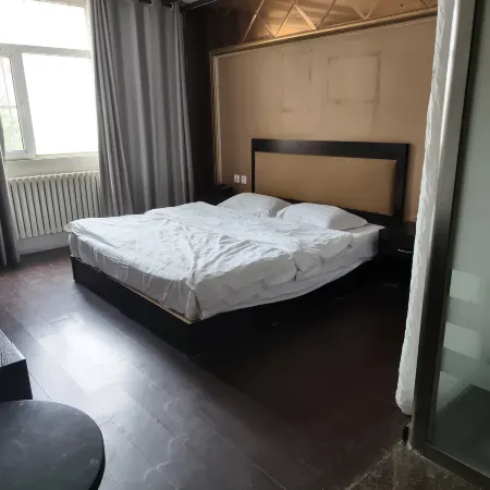 Oucheng Film Theme Hotel