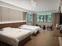 Fanhuatai Homestay (Border City Chatong Scenic Area) - Parking