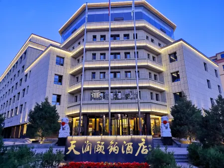 Tianrun Yibo Hotel Отели рядом с достопримечательностью «Mingsha Mountain And Crescent Spring»