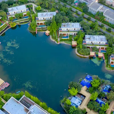 Wanda Vista Yuxi Fuxian Lake Hotels near Dolphin Bay Hot Springs