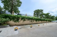 Meijing Yayue Hotel (Shenzhen North Station East Square Branch) - parking