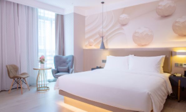 Ritz Hotel (Shenzhen Chaguang Metro Station)