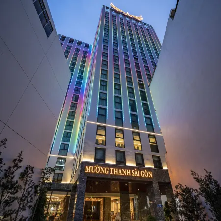 Muong Thanh Luxury Sai Gon Отели рядом с достопримечательностью «Фунхуан»
