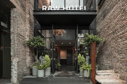 RAW Hotel