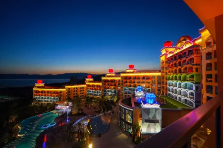 Fuxian Lake Dolphin Bay Hotel (Cambrian Town Flagship Store)