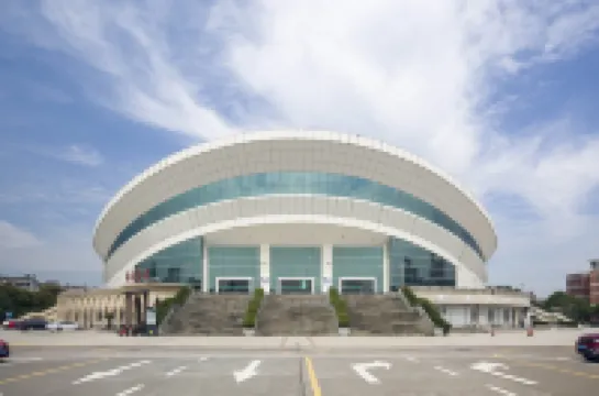 100 Inn Liangpin Hotel (Jiashan County Shijia South Road RT-Mart) Các khách sạn ở Gia Thiện