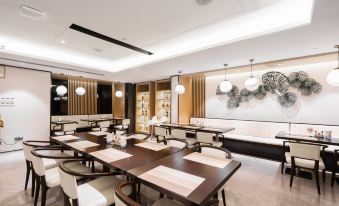 Rezen Longuu Hotel - Housity