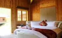 Liupanshui Waterfall Source Hotel (Liuzhi Longjing Hot Spring Scenic Area)
