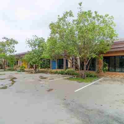 OYO 656 Wannee Pachok Hotel Exterior