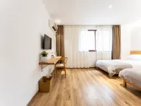 Floral Hotel · Jiuhuashan Liuyunzhu Hotel (Jiuhua Mountain Store) فنادق في تشينغيانغ