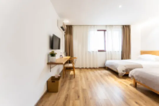 Floral Hotel · Jiuhuashan Liuyunzhu Hotel (Jiuhua Mountain Store)