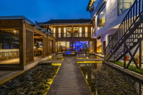 Fanjing Mountain also likes B & B