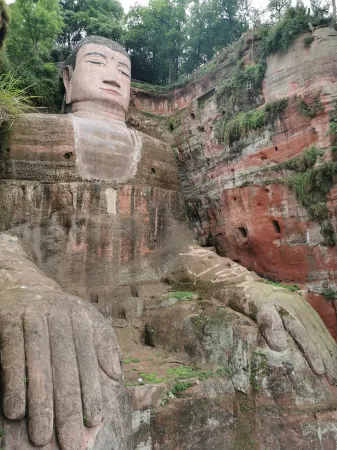 Xinzun Hotel (Leshan Station Jiaxing Road Food Street Store)