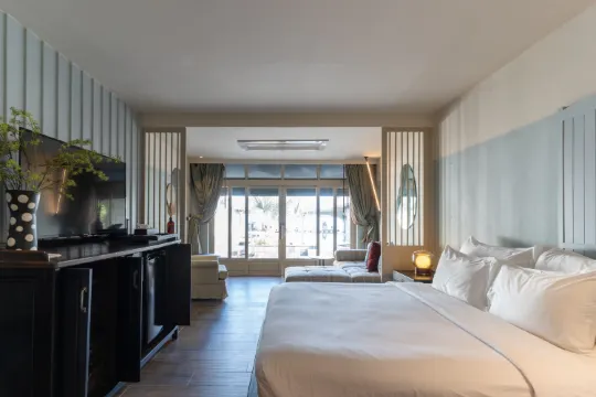 ห้องดีลักซ์ เตียงใหญ่ 1 เตียง