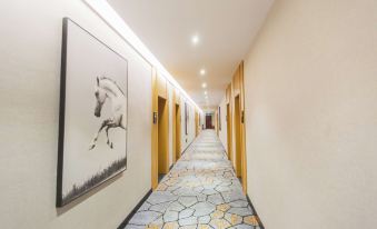 Junyi Hotel (Daye Experimental Middle School)