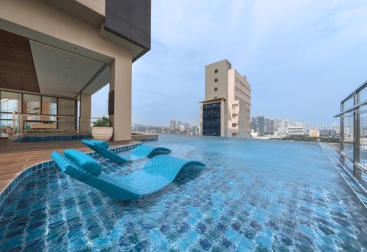 세부 시티의 야경과 호텔 위치