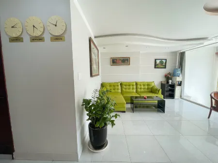 Duong Chau Hotel Отели рядом с достопримечательностью «Nhà thờ Phêro-Gx Tân mai»