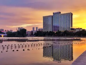 Auspicious Phoenix Hotel