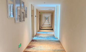 Europa Mediterranean Hotel (Guiyang East High-speed Railway Station Plaza)