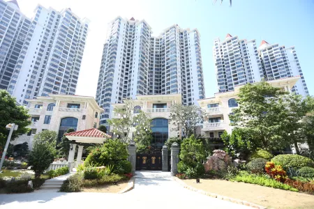 White Dolphins Villa Отели рядом с достопримечательностью «Qing'aowan Astronomy Square»