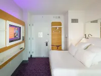 Yotel New York Times Square Hotels in der Nähe von Konzertsaal Terminal 5