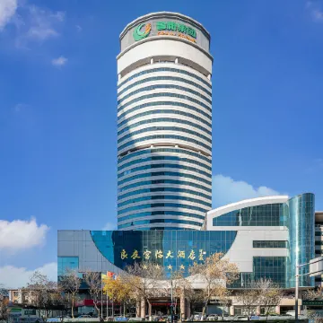 Liangyou Fulin Hotel (Jinan Quancheng Square Daming Lake Branch) Отели рядом с достопримечательностью «Источник Heihu»