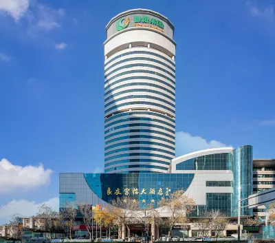 Liangyou Fulin Hotel (Jinan Quancheng Square Daming Lake Branch) Hotels near Qilu University of Technology (West to Jinquan Mansion)
