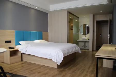 Jichu Chain Hotel Huarong Huarong Avenue