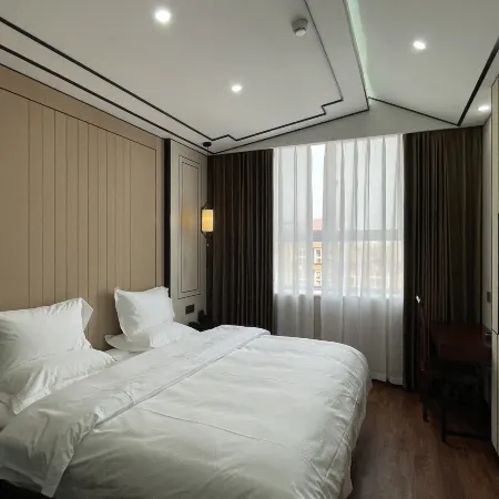 Middle Ancient Hotel (Wuyang)