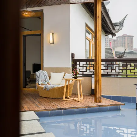 Maitreya Chizhiquan Hot Spring Hotel (Maitreya Honghe Water Township)