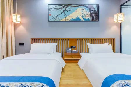 Chongqing Yiyuhupan Hotel (Lushan Xiuhu Park) Отели рядом с достопримечательностью «Chongqing Machinery and Electronics Polytechnic College»