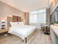 Yilong Ruiyun Hotel (Guangcai Market Store at Anqing High speed Railway Station)