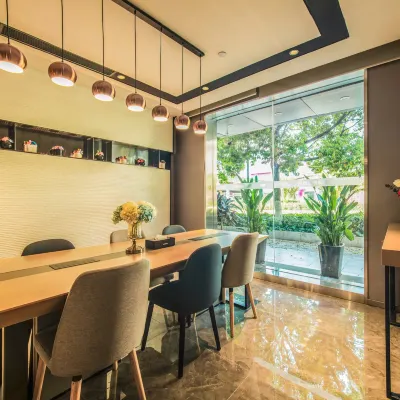 Home Inn Kunming Xindu Longcheng Beichen Metro Station Store Hotels near Jindian Park