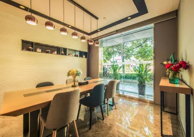 Home Inn Kunming Xindu Longcheng Beichen Metro Station Store Hotels in Fortune Center / Xindu Longcheng