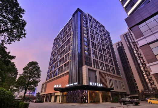 桔子水晶广州白云国际机场酒店外景图