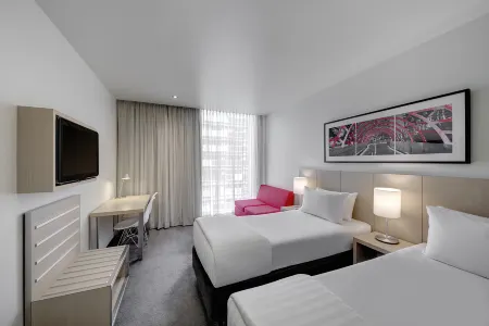 Travelodge Hotel Melbourne Docklands Отели рядом с достопримечательностью «Victoria Police Museum»