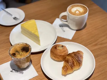 LIA Hotel (Shenzhen Qianhai Baoan Center Fanshen Subway Station) Отели рядом с достопримечательностью «Спортивный центр Боань-поле для плавания»